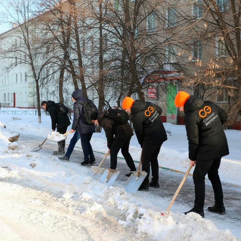 Уборка снега с крыш и территорий в Сарапуле